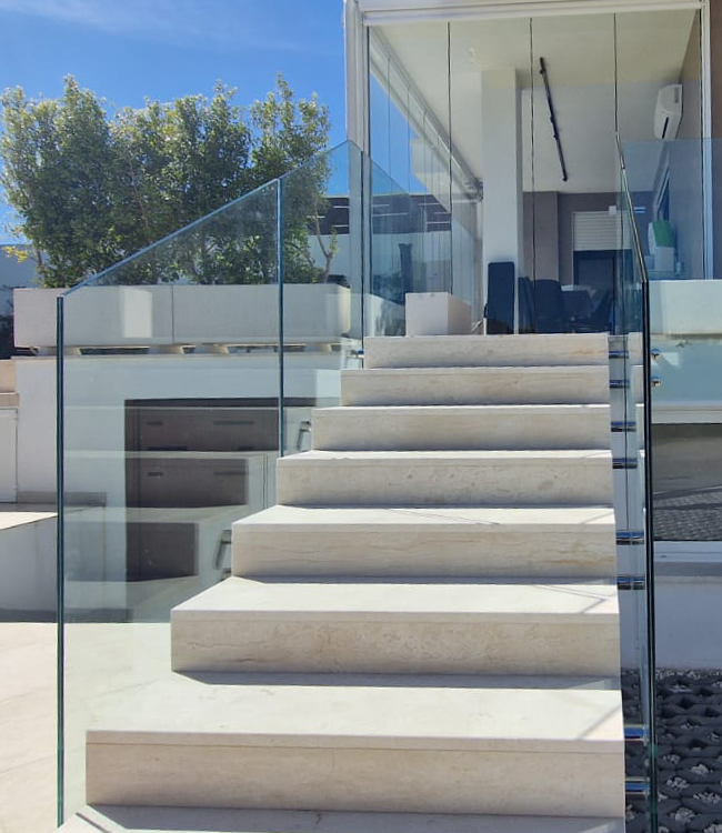 Balaustre - Parapetti - Scale in vetro